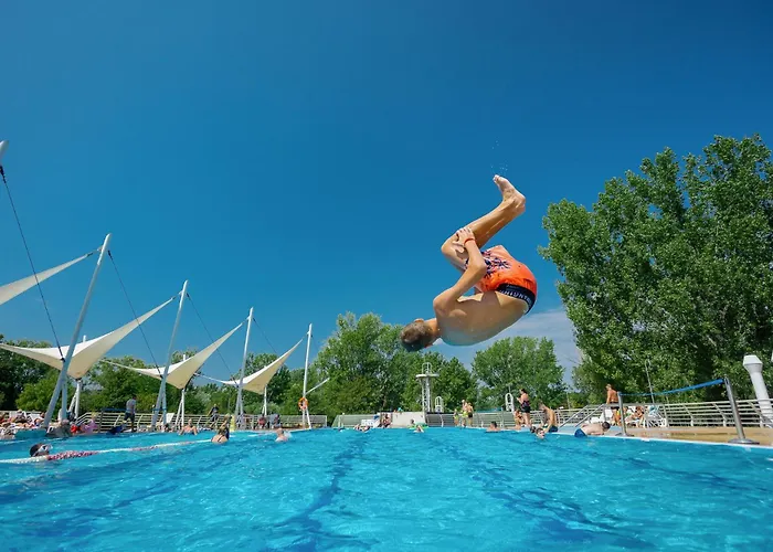 Balatontourist Fuered Camping & Bungalows