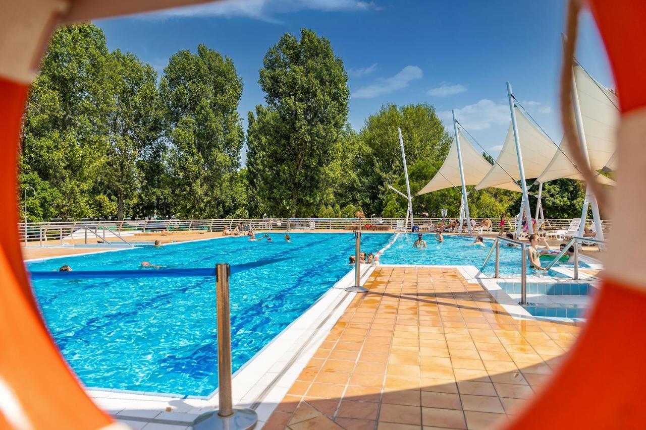 Campsite Balatontourist Fuered Camping & 2*